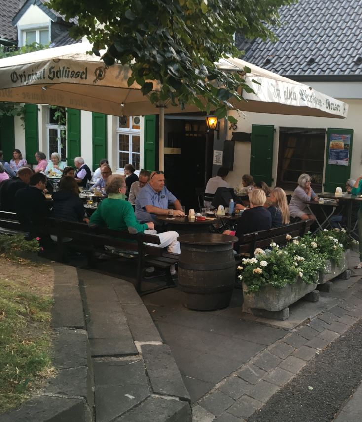 Biergärten in Düsseldorf erleben