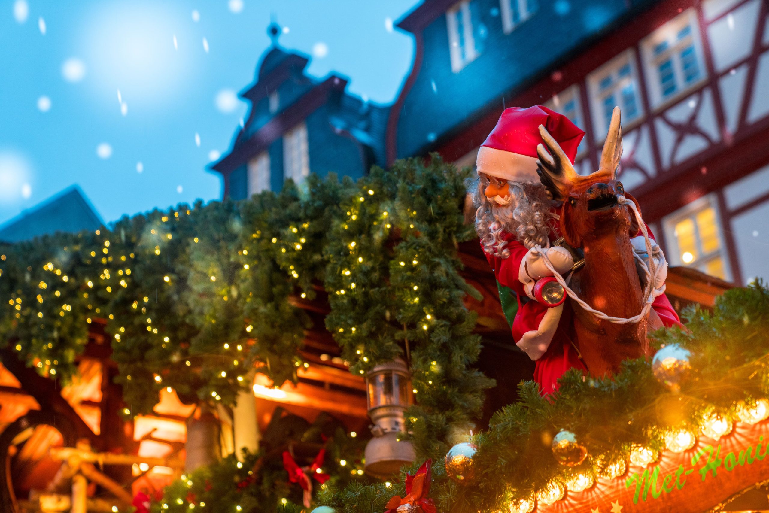 Geschmückter Weihnachtsmrakt