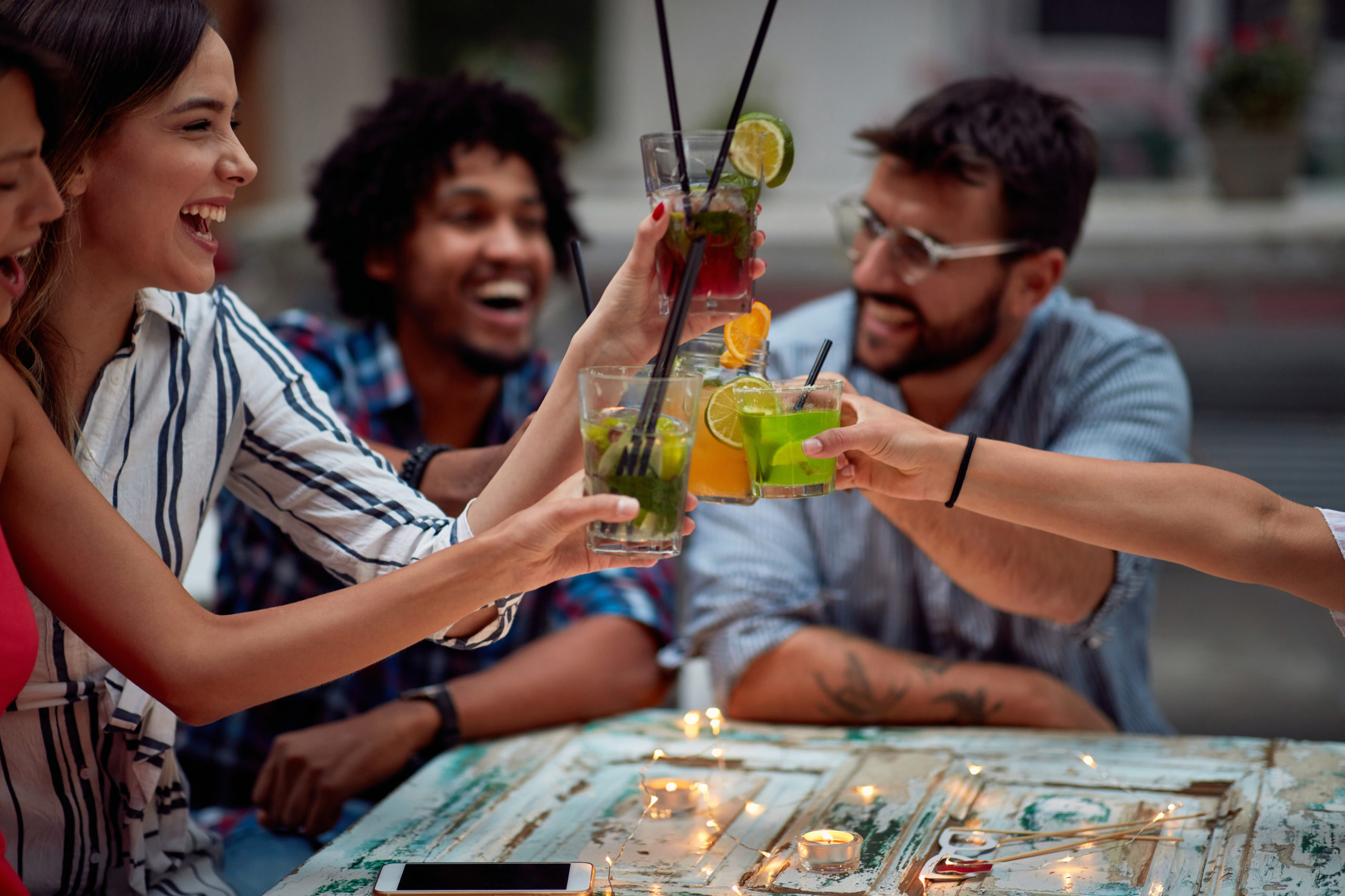Cocktail trinken auf Street Food Festival