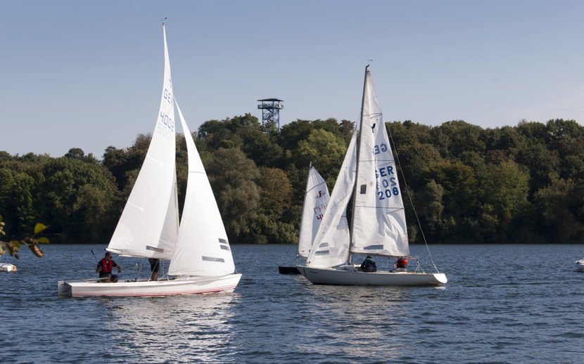 Segelschiffe auf der Sechs-Seen-Platte den Duisburger Badeseen