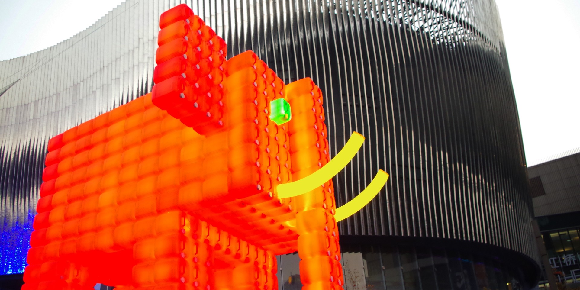 Lichtinstallation Éléphant Rouge