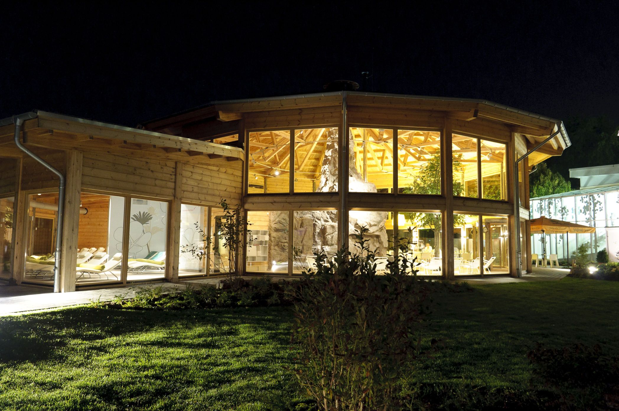 Blick von außen auf die Finlantis-Sauna