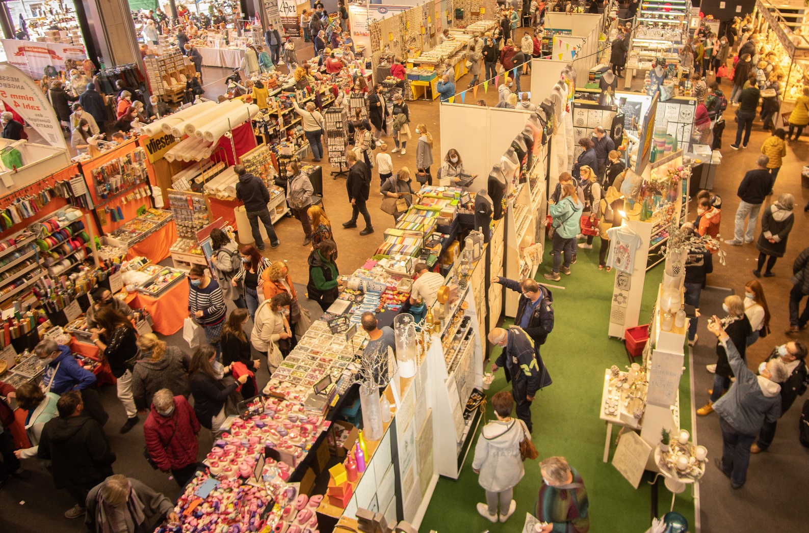 blick über eine kreativmesse