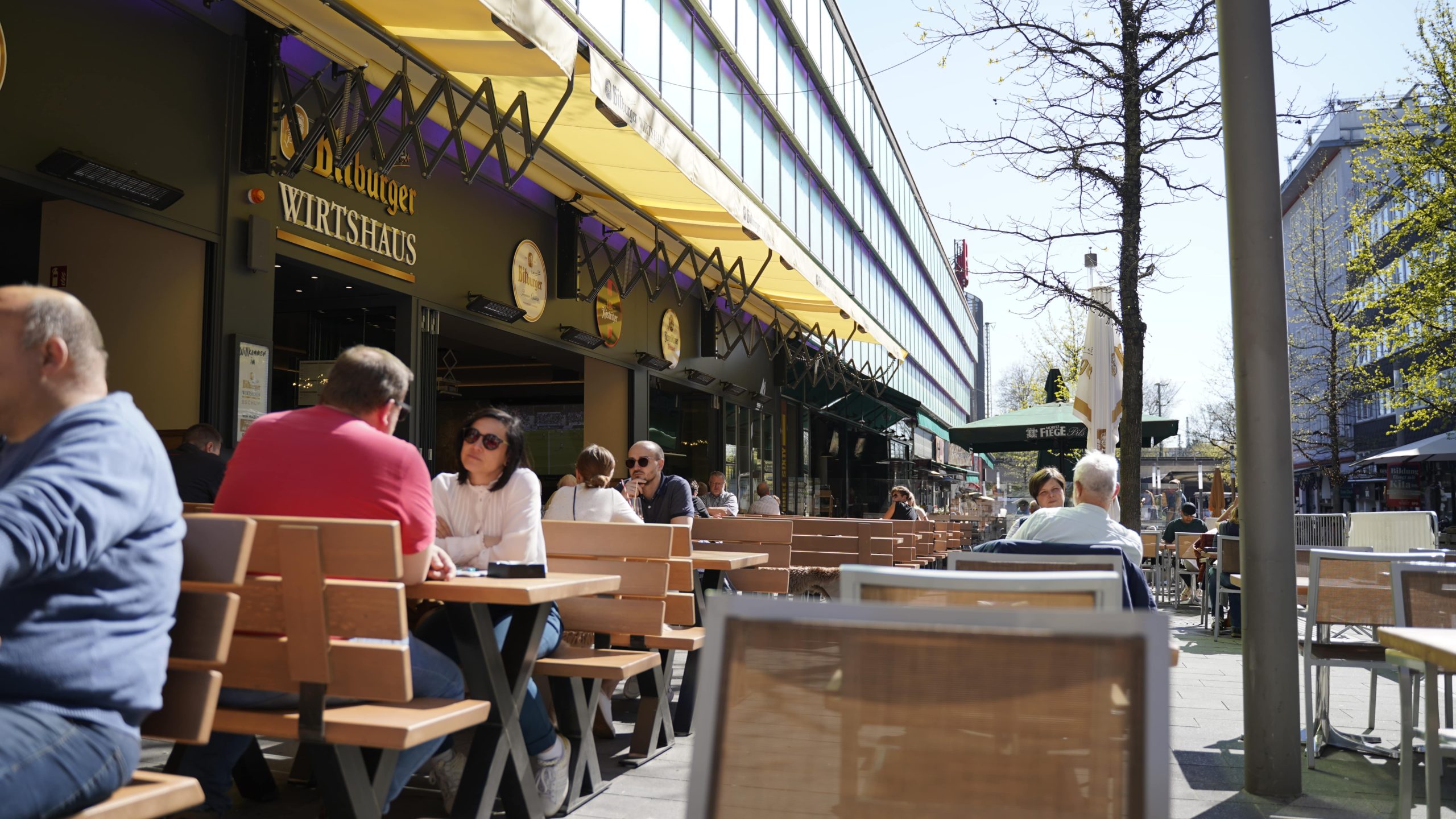außenbereich im bitburger wirtshaus, einem der besten neuen restaurants bochums