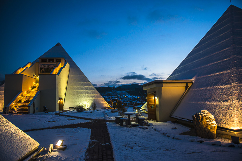 Die beleuchteten Pyramiden des Galileo-Parks in Lennestadt