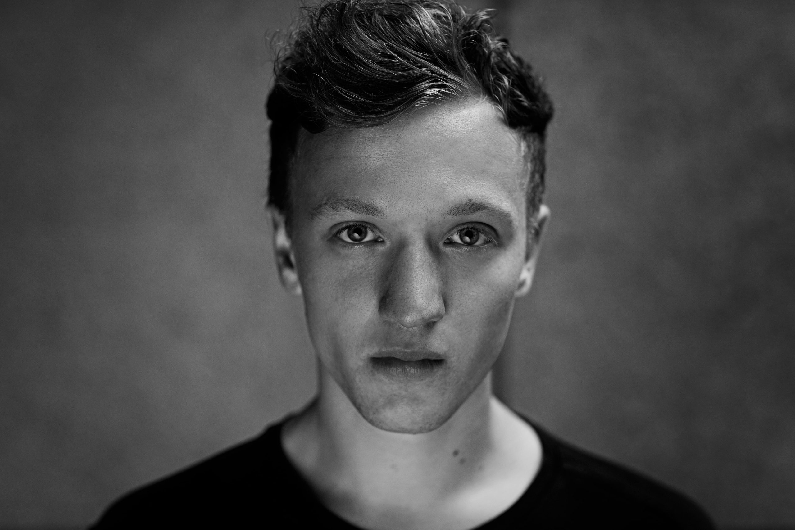 Portraitfoto des Sängers Joris