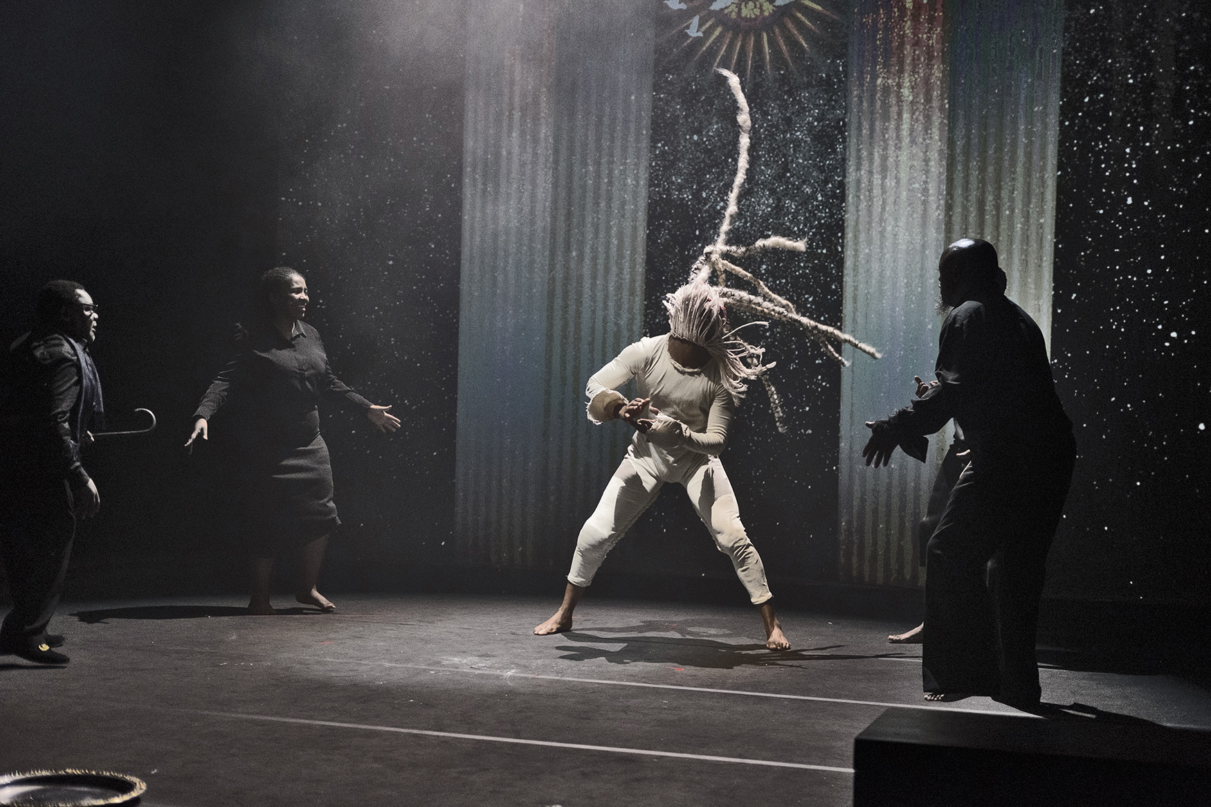 drei Tänzerinnen auf Festivals