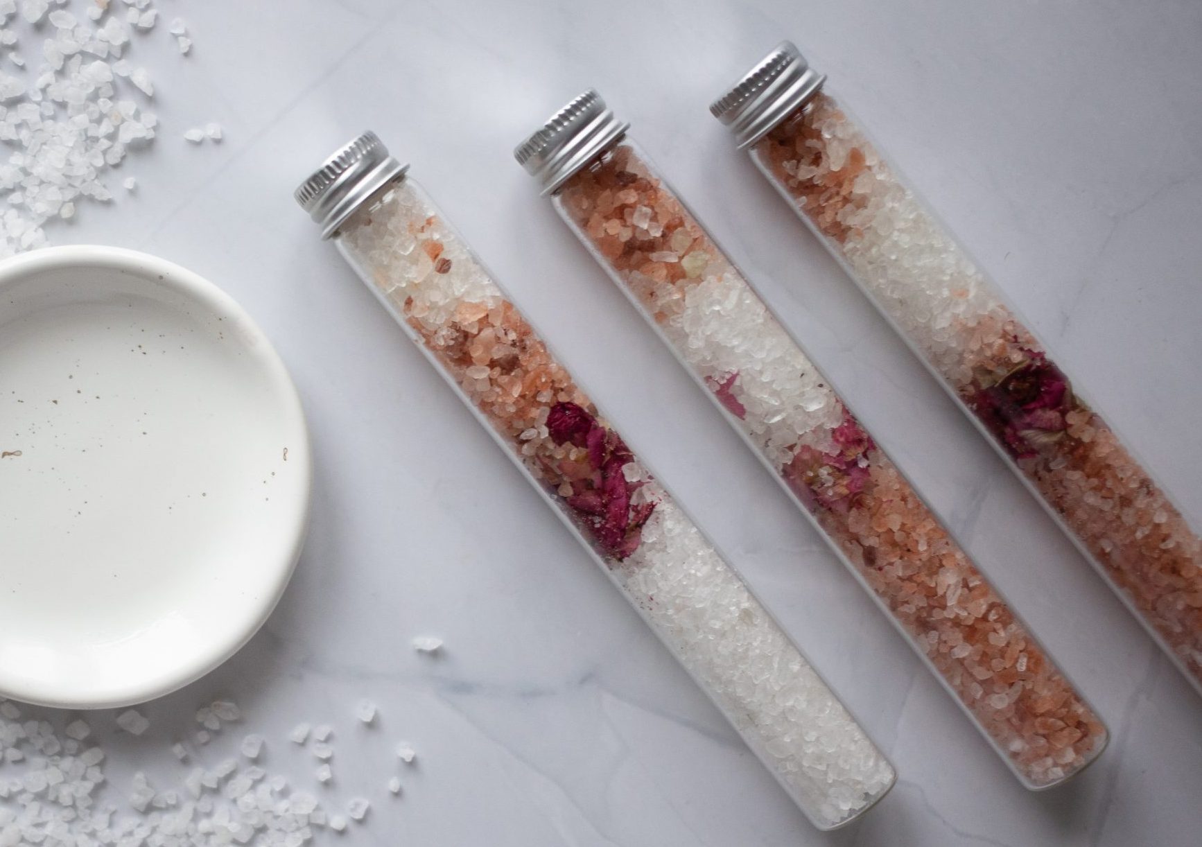 Röhrchen mit Gewürzmischungen