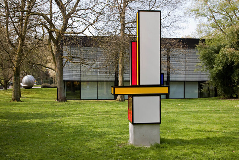 Eine Lichtinstallation im Skulpturenpark des Josef Albers Museums in Bottrop, Nordrhein-Westfalen