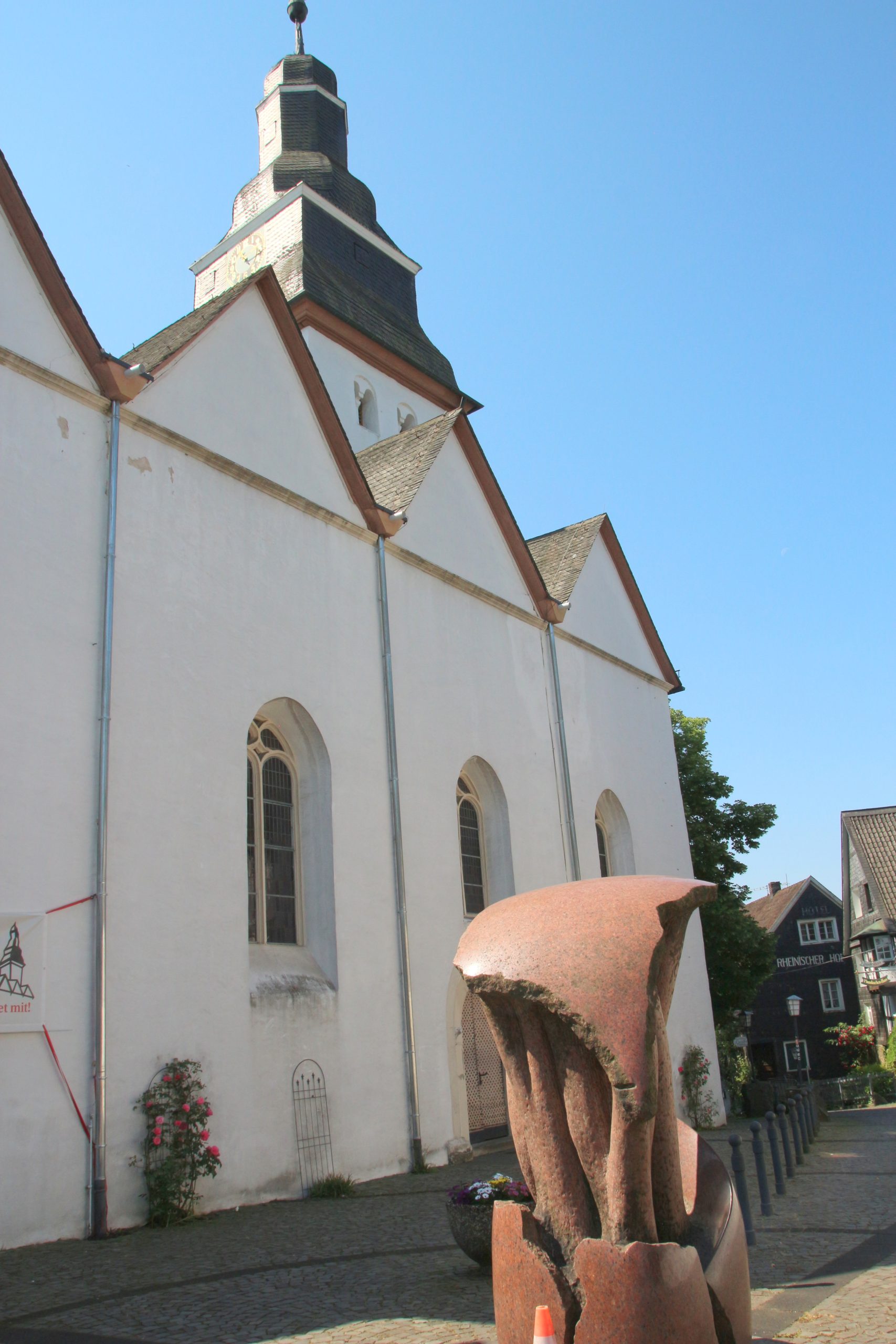 Eines der ältesten Gebäude der Region ist die 1000-jährige evangelische Kirche in Nümbrecht im Homburger Ländchen.