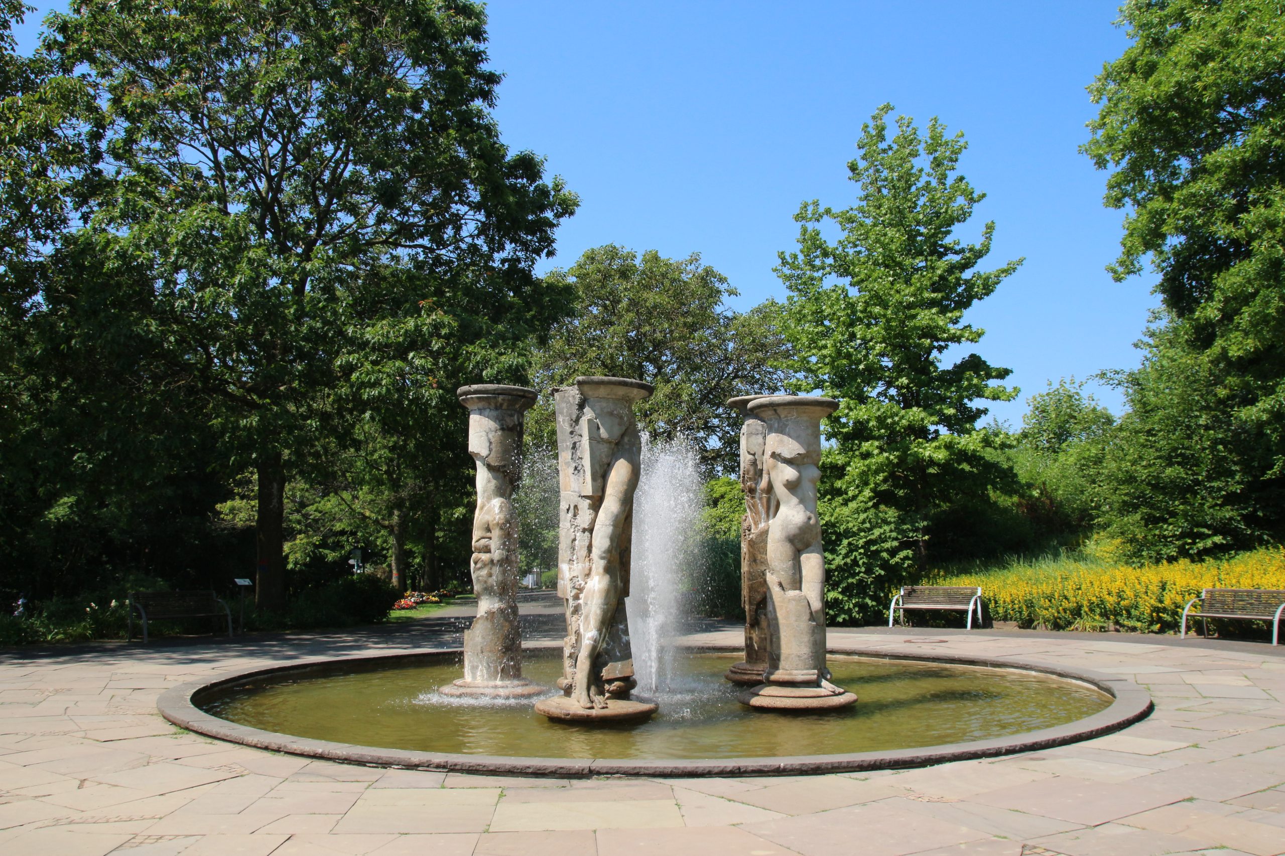 Zur Eröffnung 1974 rief der Brunnen im Kurpark in Nümbrecht ambivalente Reaktionen hervor.