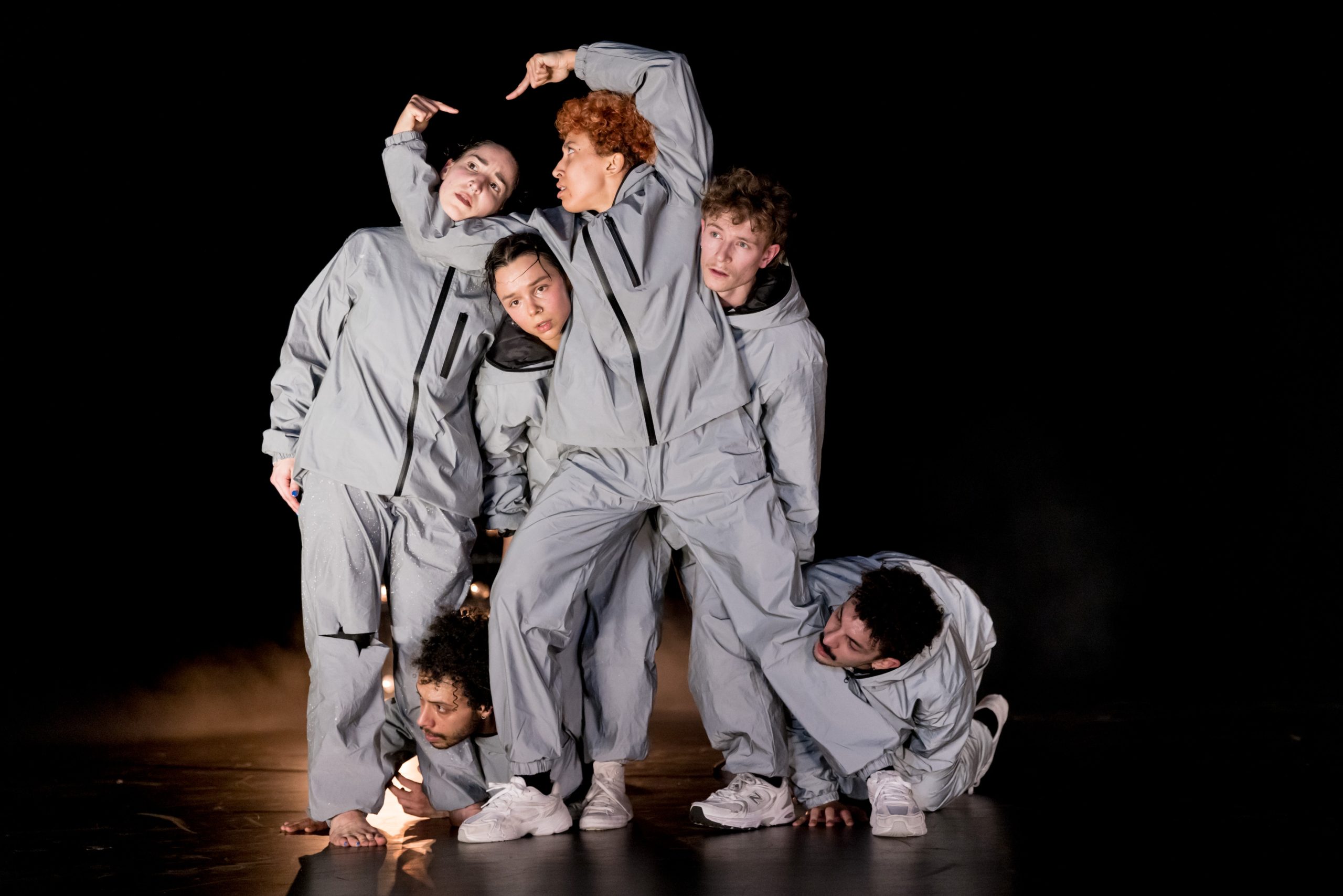 Für Faster, das in der neuen Spielzeit als Wiederaufnahme gezeigt wird, arbeitete bereits das künstlerische Team der nun neuen Sparten Urban Arts in Oberhausen.