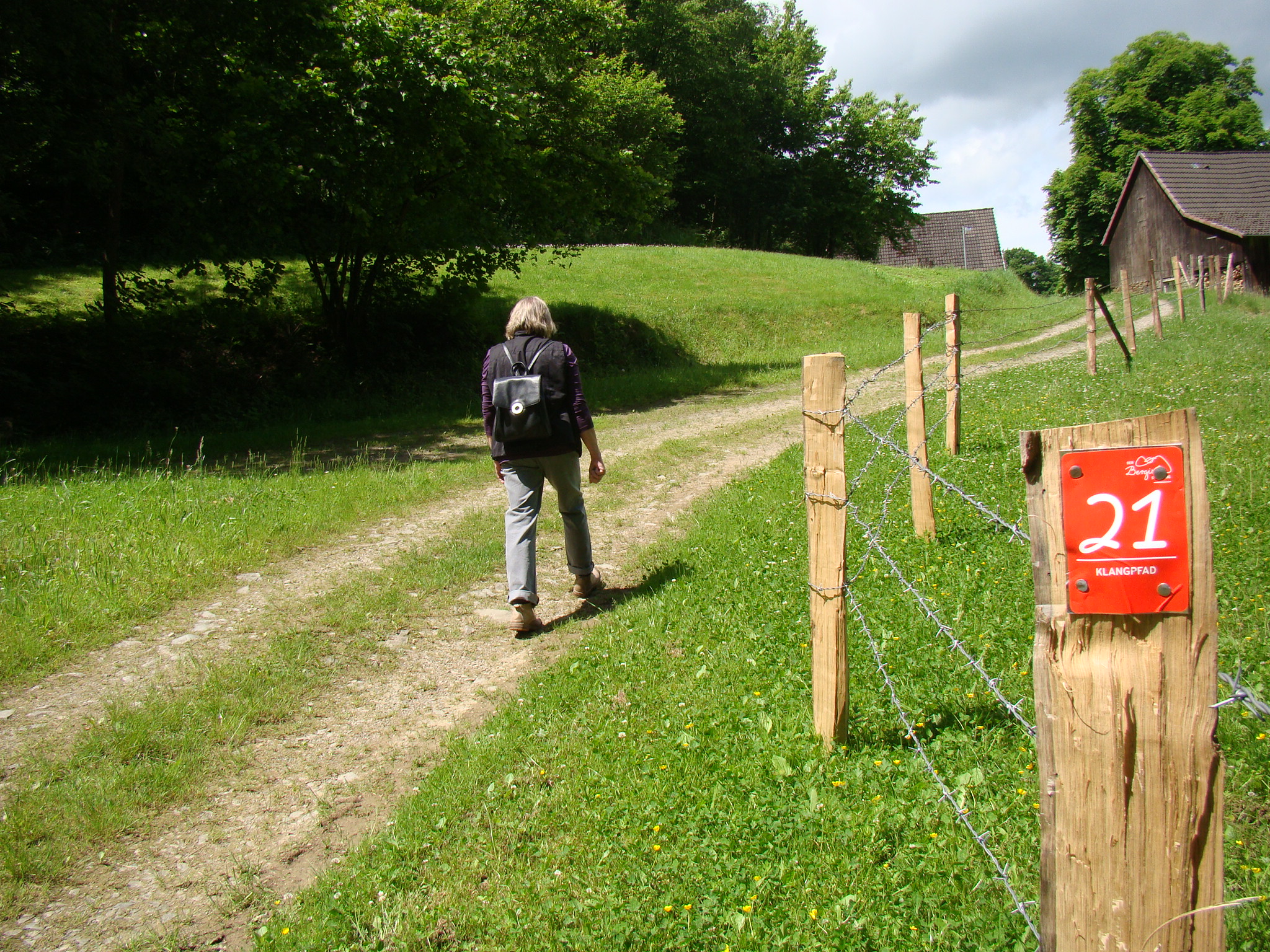Wandern im gesunden Klima rund um Nümbrecht im Oberbergischen: heißt Luft und Landschaft pur genießen.