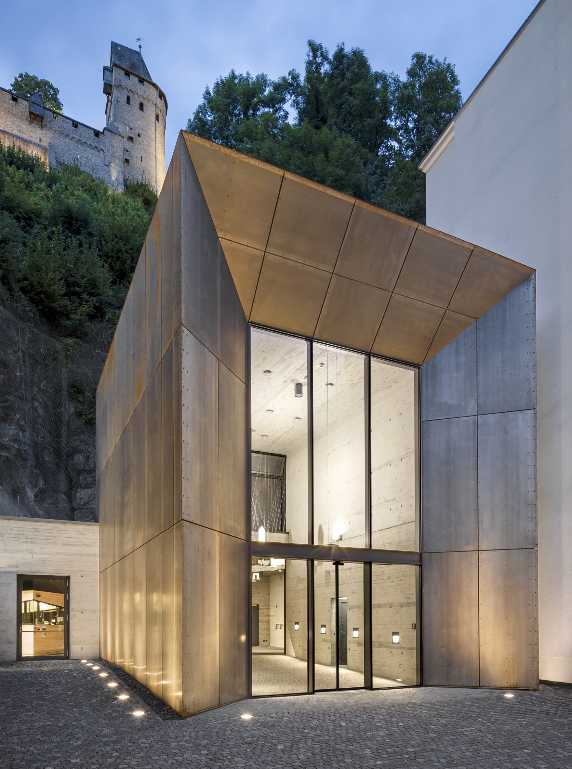 Auf dem Weg zur Burg Altena kommt nach dem Erlebnisstollen der Erlebnisaufzug.