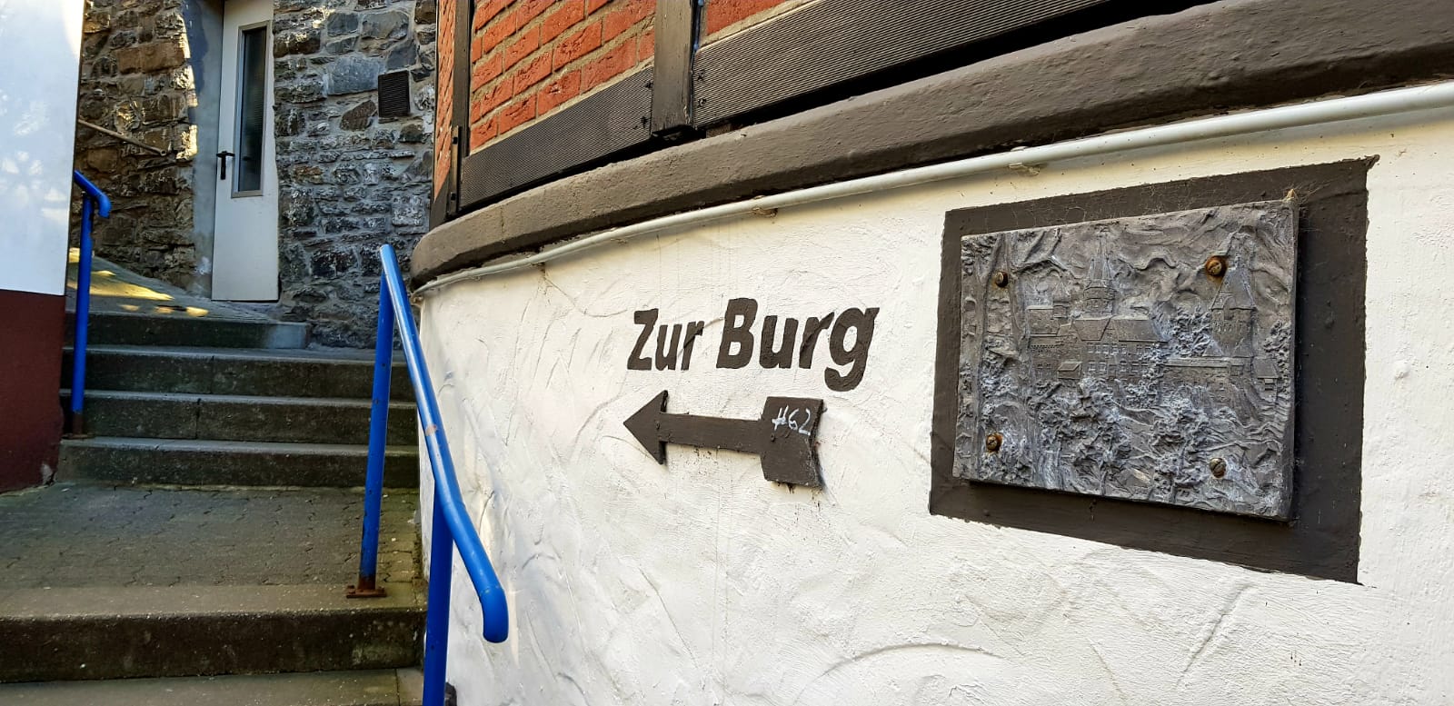 Steil bergauf zur Burg: Wer zu Fuß geht, muss über steile Treppen und durch enge Winkel