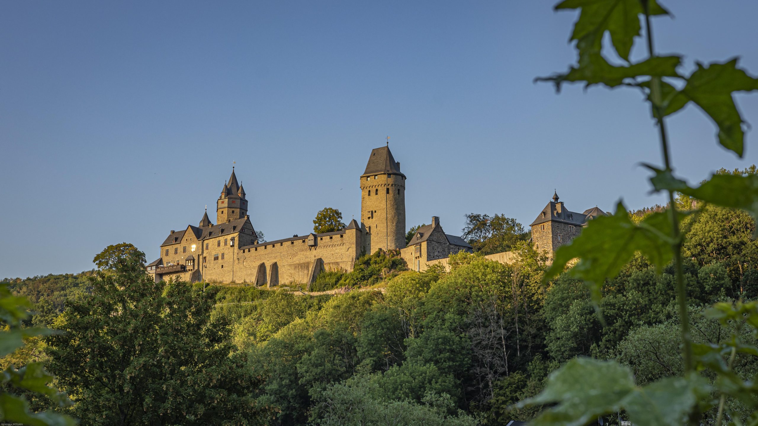 Von der Burg Altena aus gibt es spektakuläre Panoramen zu bewundern.
