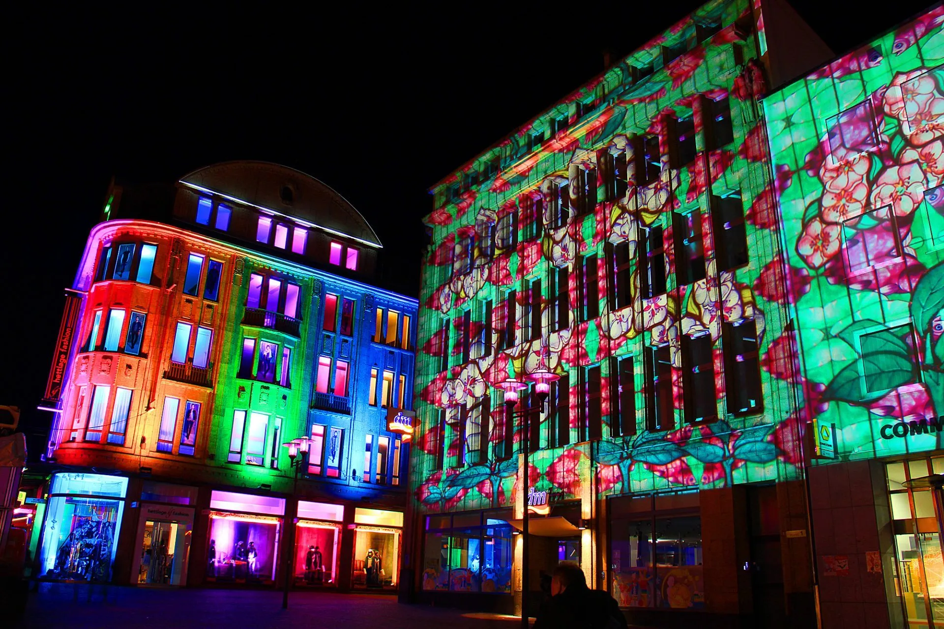 Illuminierte Fassade bei Recklinghausen leuchtet