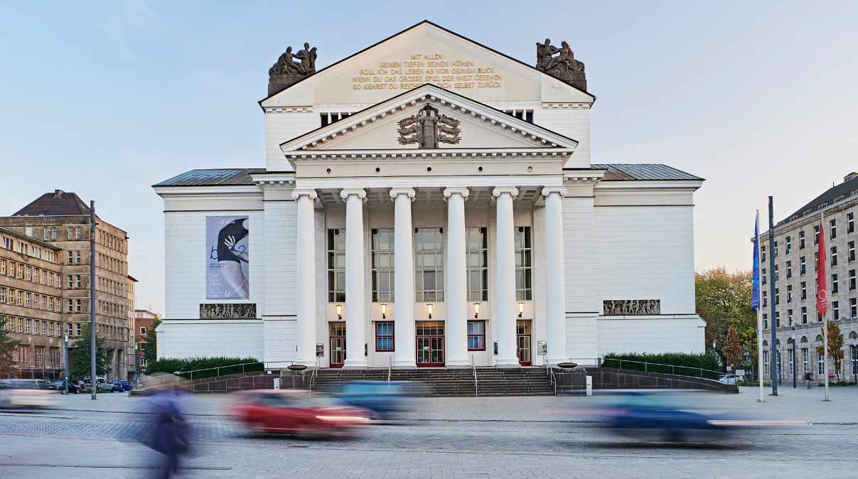 Fassade des Theaters Duisburg