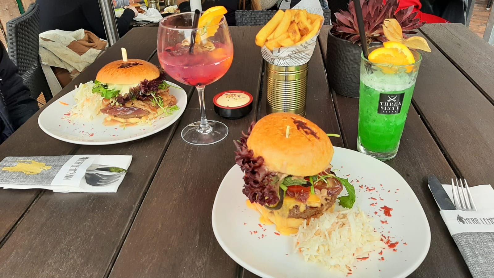 burger und cocktails im herr lehmann