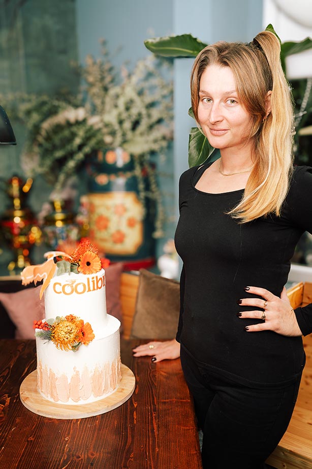 irina poljatchek im babuschkas kitchen mit der coolibri geburtstagstorte