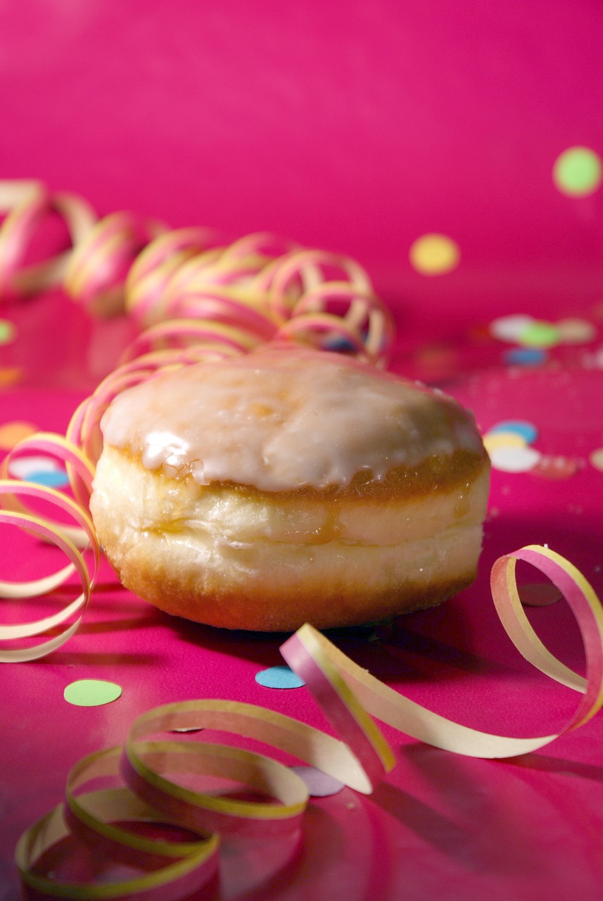 berliner mit karnevals deko