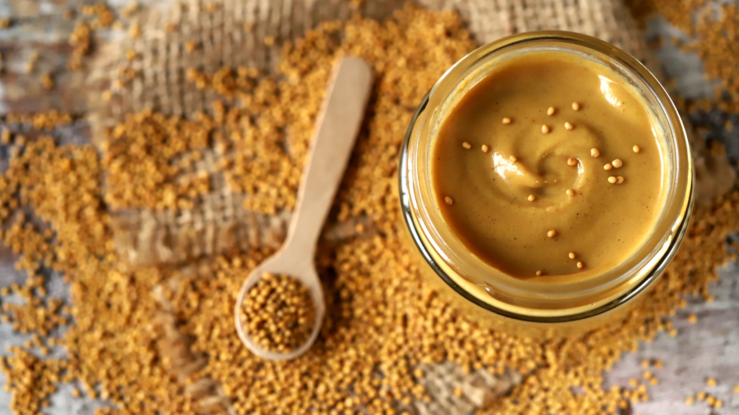 Senfkörner und Senf