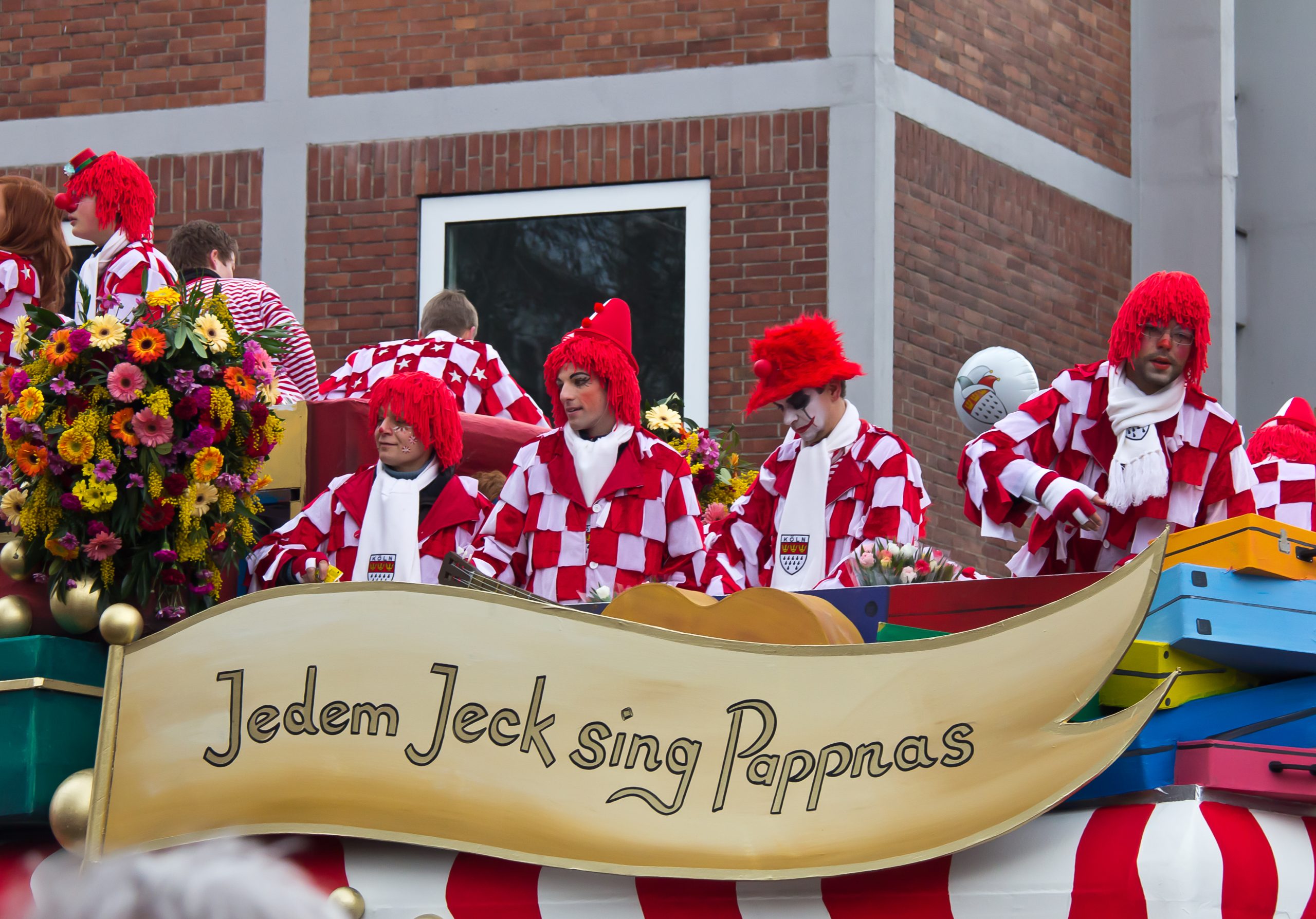 clowns an einem rosenmontagsumzug