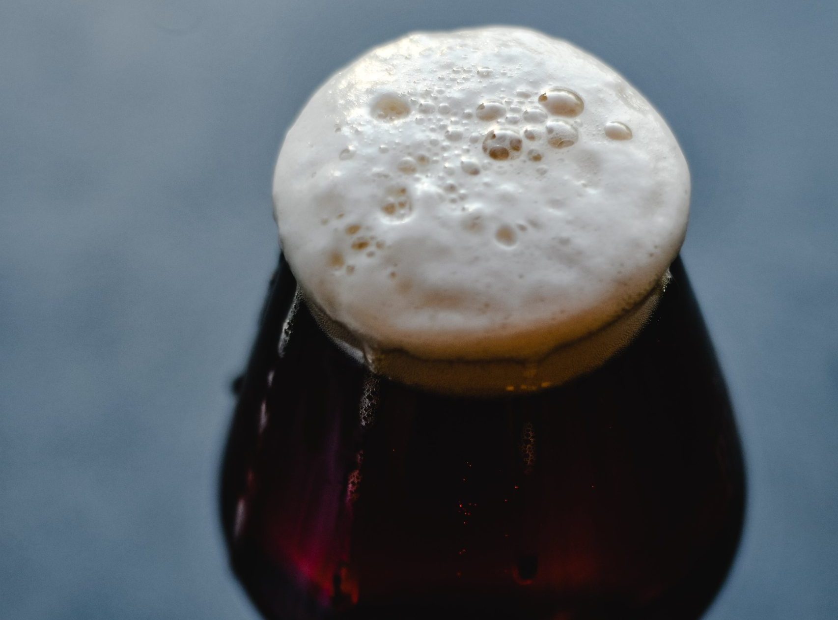 Bierglas mit Dunkelbier