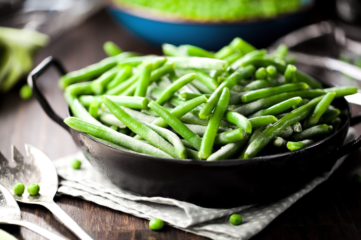 Eine Schüssel mit grünen Bohnen