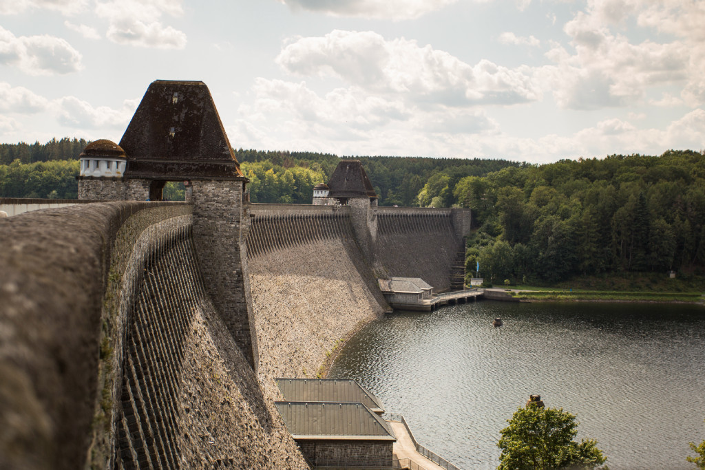 Staumauer des Möhnesees
