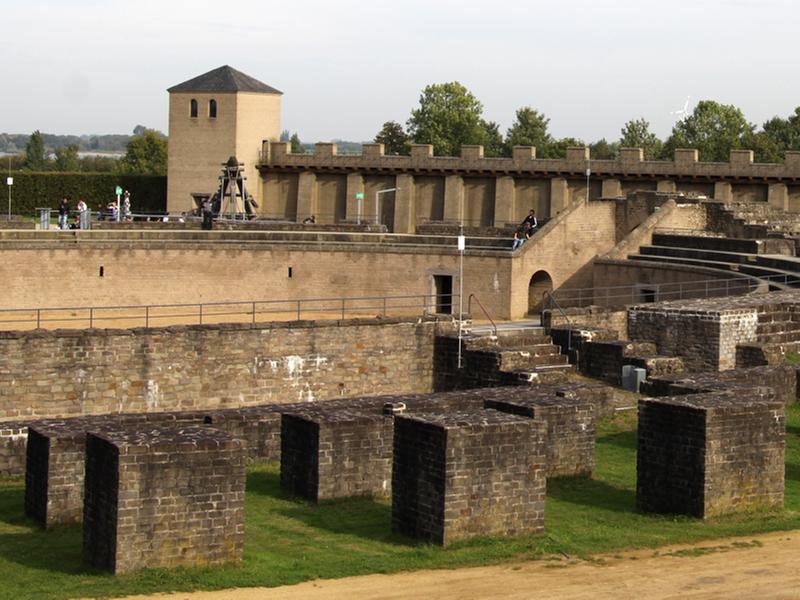 Außenmauer der römischen Arena