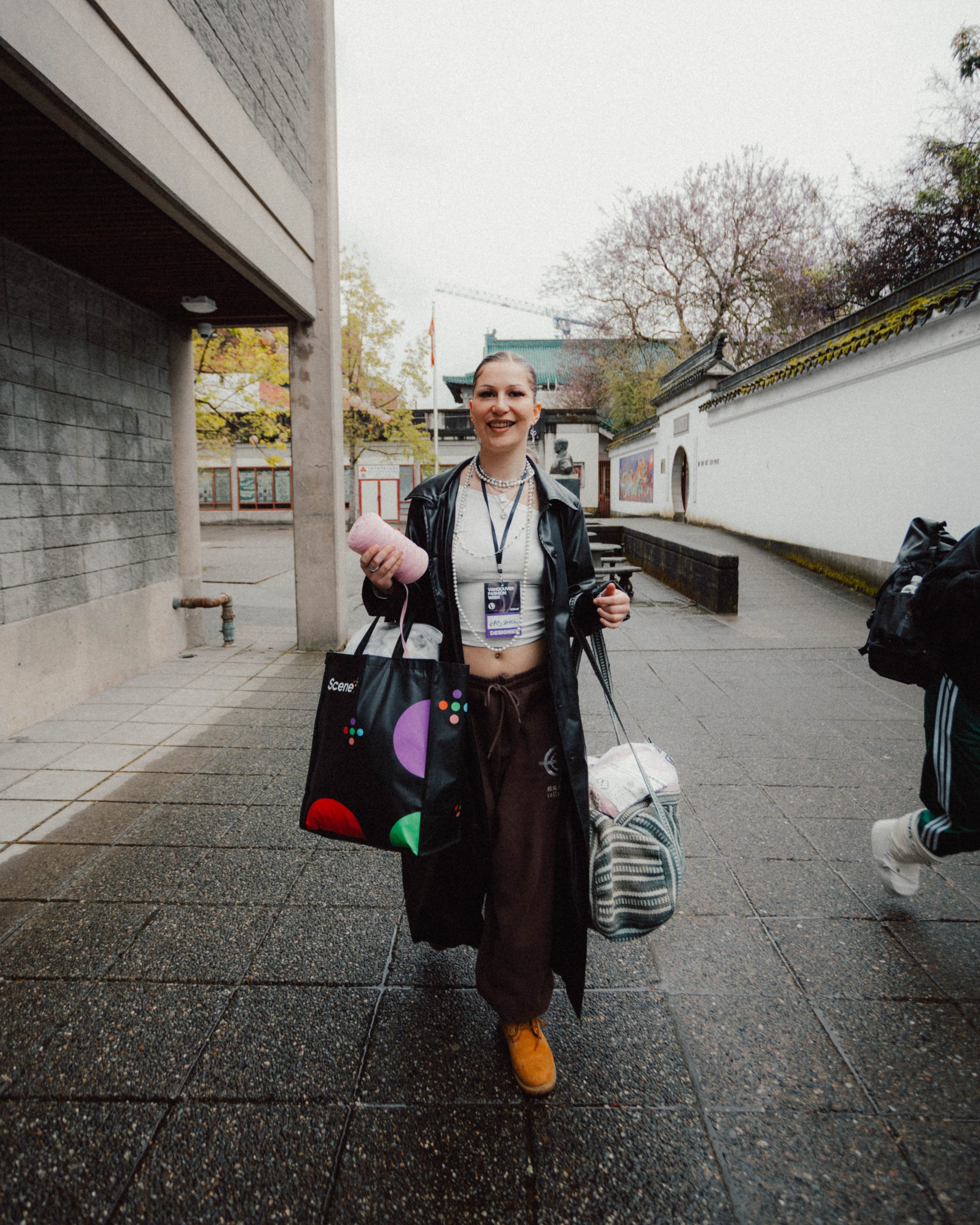 antonia draußen auf dem weg zur fashion week