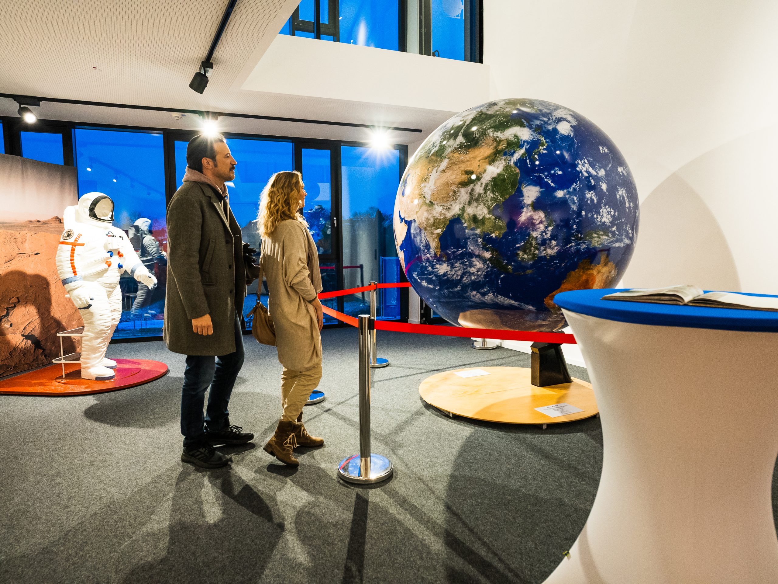 Nach Solingen kommen und die Welt sehen. Zumindest im Galileum. Foto: Simon Says Media