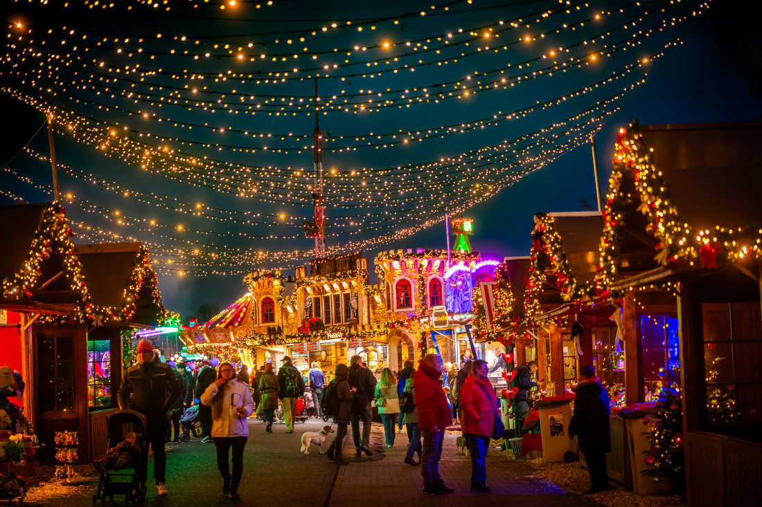 Besucher:innen beim Cranger Weihnachtszauber
